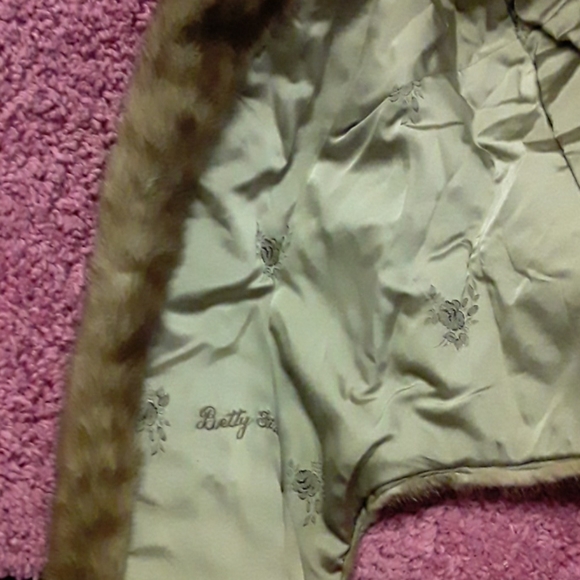 Emba pastel natural brown mink cape - Picture 14 of 14